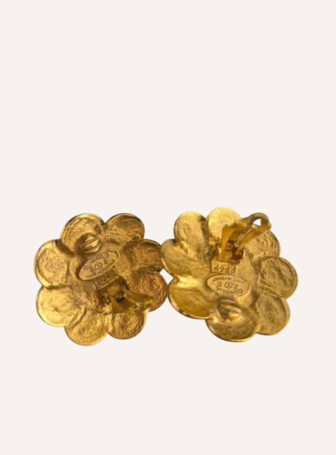 Boucle d'oreilles Chanel motif pétale