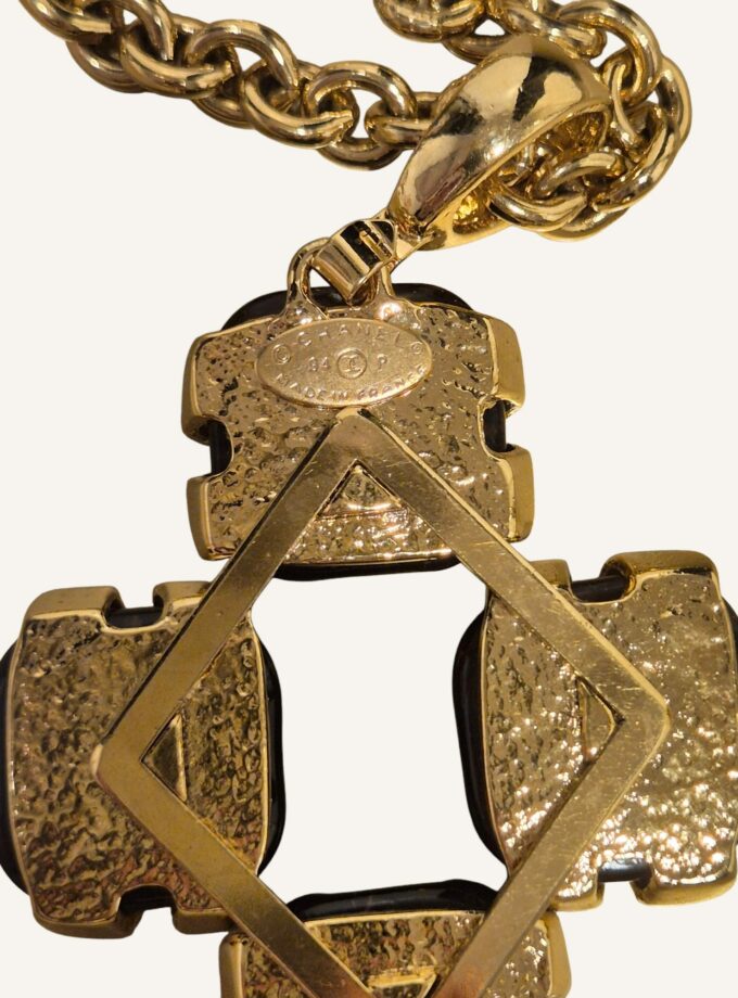Bijou Chanel croix byzantine ambrée