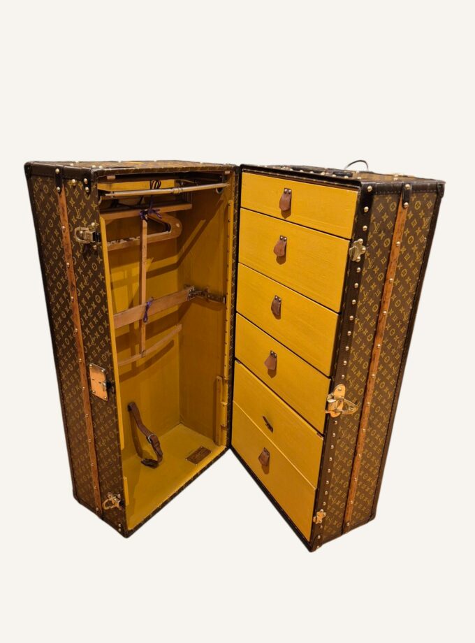 Malle Louis Vuitton penderie