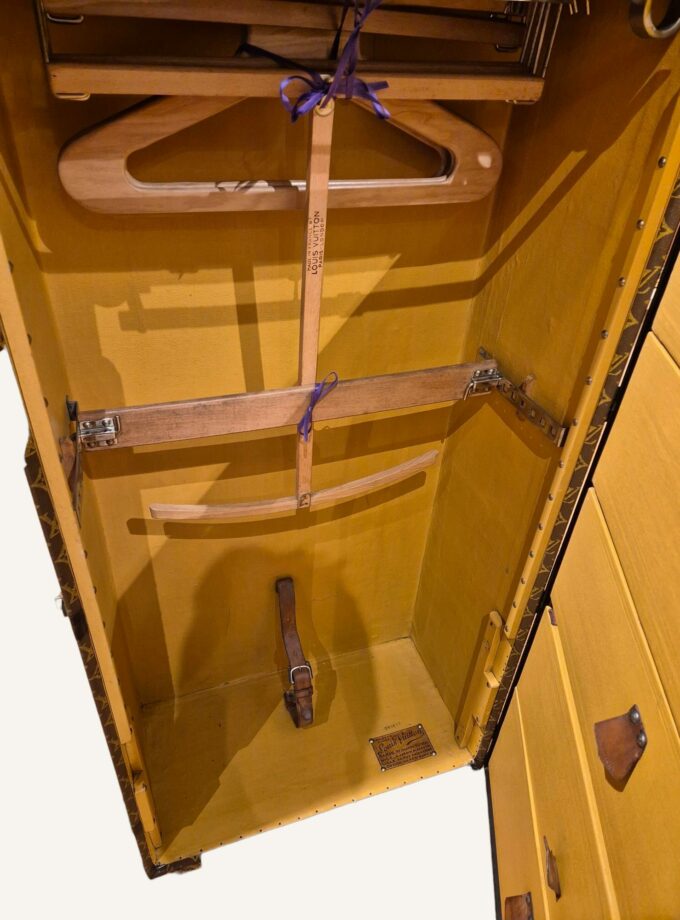 Malle Louis Vuitton penderie