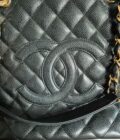 Sac Chanel GST cuir caviar noir finitions dorées – Image 2