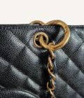 Sac Chanel GST cuir caviar noir finitions dorées – Image 3