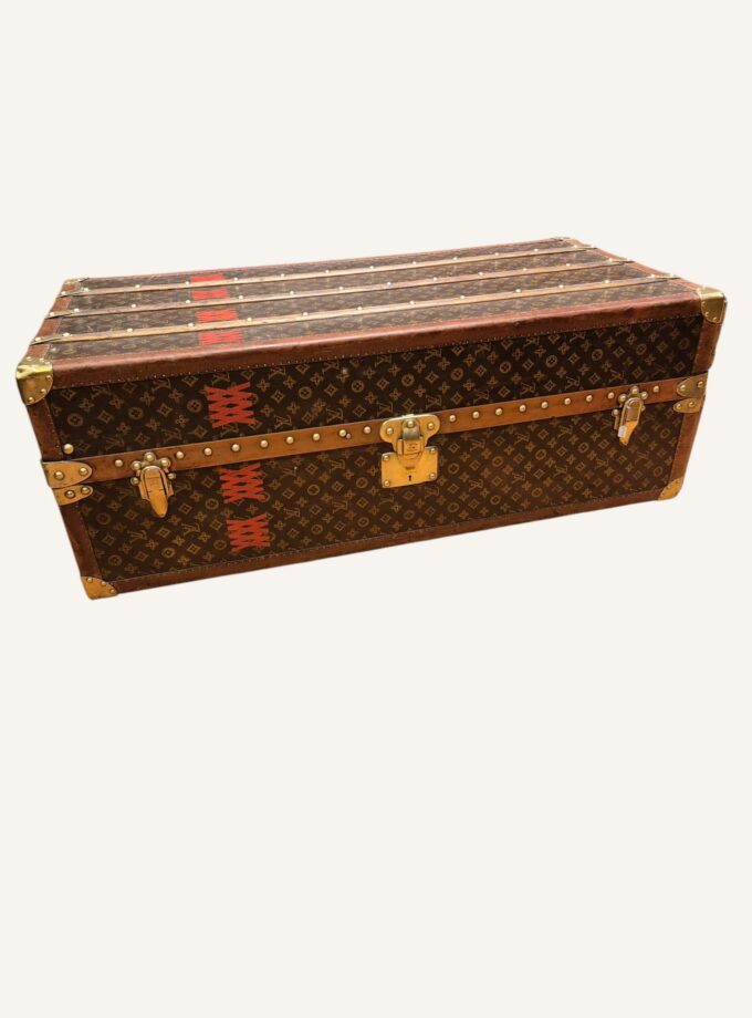 Malle Louis Vuitton penderie / Table basse