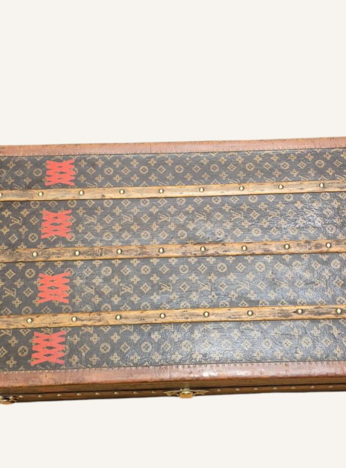 Malle Louis Vuitton penderie / Table basse