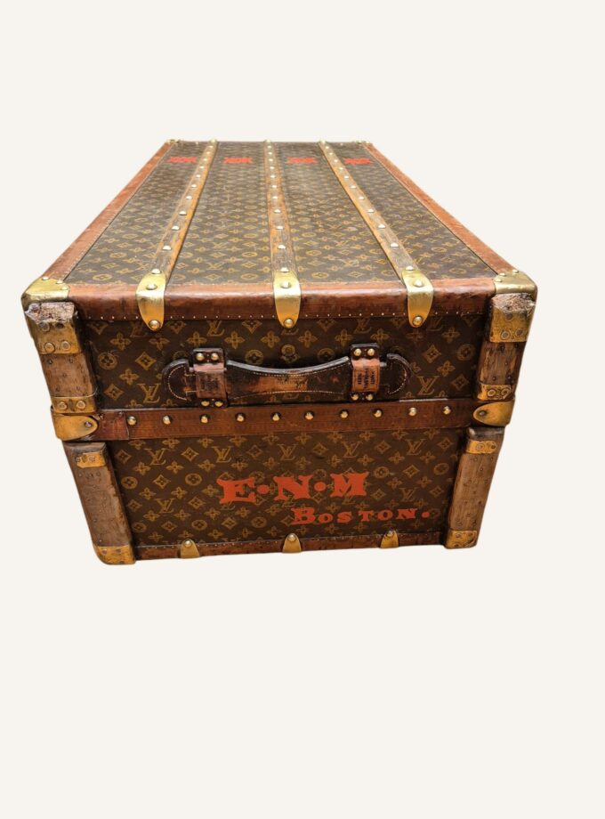 Malle Louis Vuitton penderie / Table basse