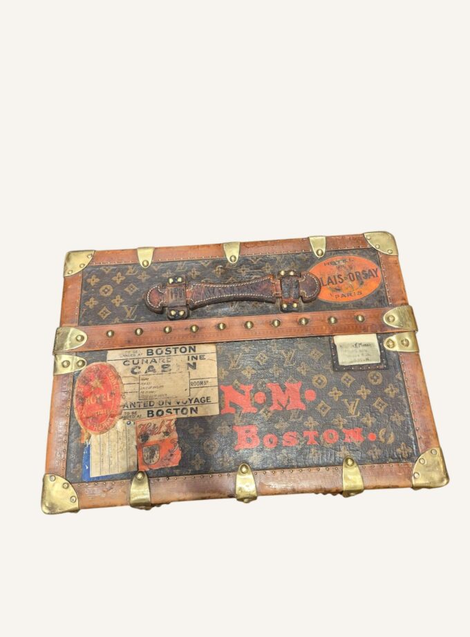 Malle Louis Vuitton penderie / Table basse