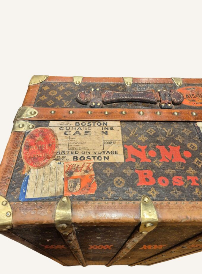 Malle Louis Vuitton penderie / Table basse