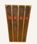 Malle Louis Vuitton penderie / Table basse – Image 9