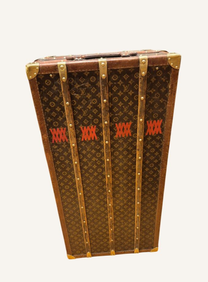 Malle Louis Vuitton penderie / Table basse