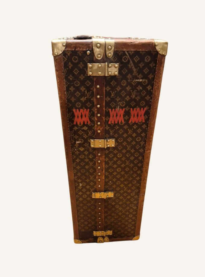 Malle Louis Vuitton penderie / Table basse