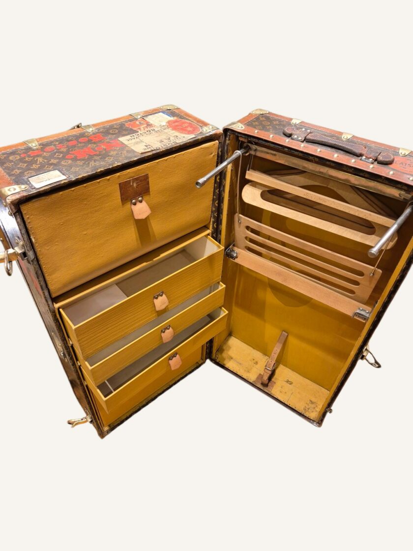 Malle Louis Vuitton penderie / Table basse – Image 3