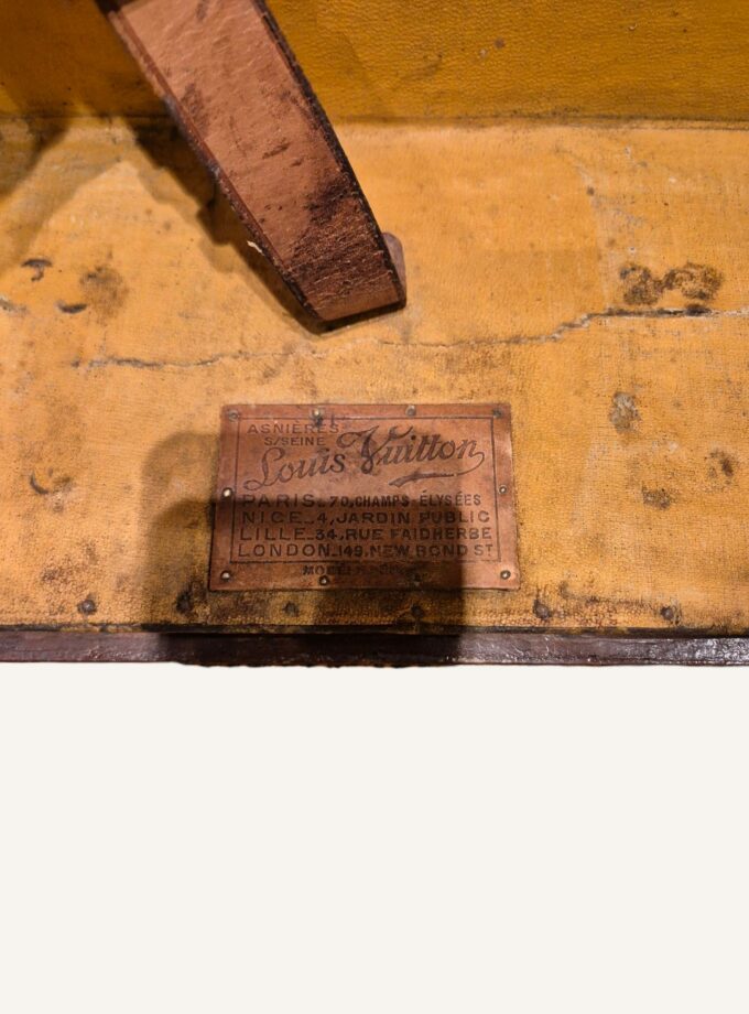 Malle Louis Vuitton penderie / Table basse
