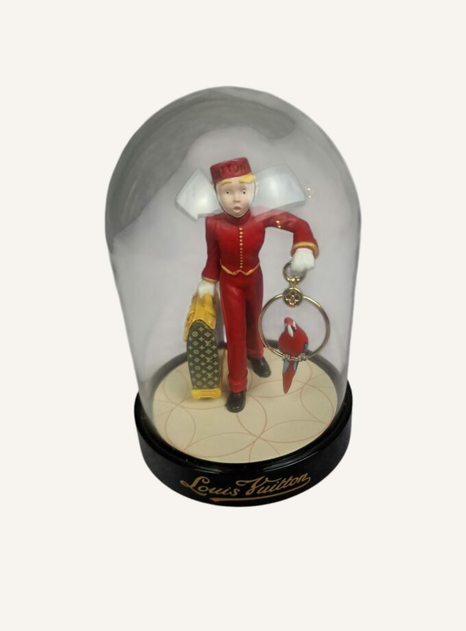 Globe Louis Vuitton groom