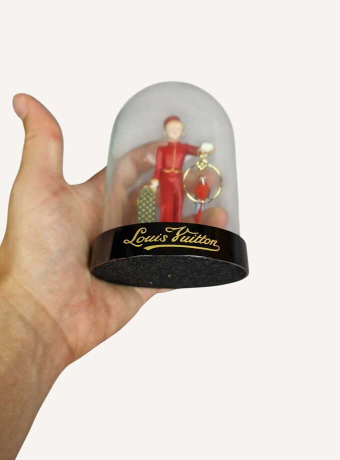 Globe Louis Vuitton groom