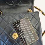 mini sac Chanel vintage bleu marine or 24k