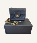 mini sac Chanel vintage bleu marine or 24k