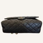 Sac Chanel Reissue 2.55 cuir caviar – Image 7