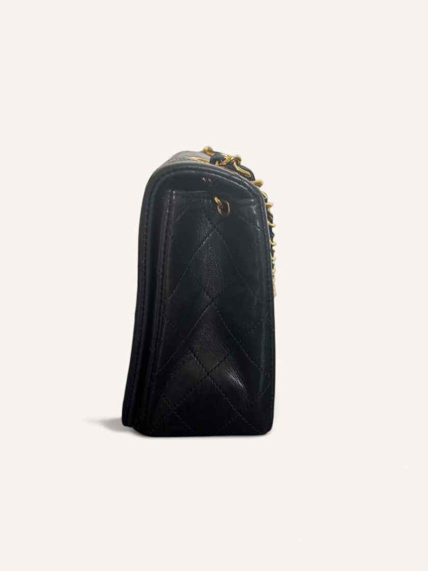 sac Chanel One Single Flap vintage cuir agneau noir or 24k