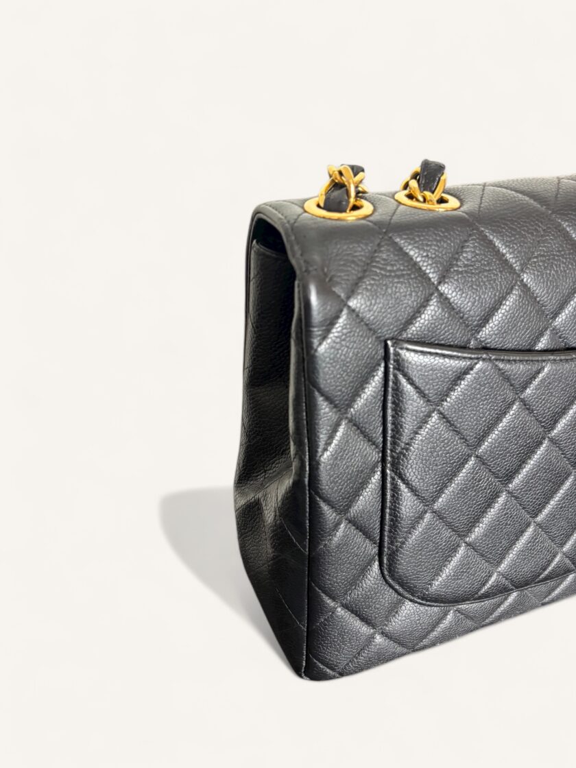 sac Chanel Jumbo vintage cuir caviar noir or 1995