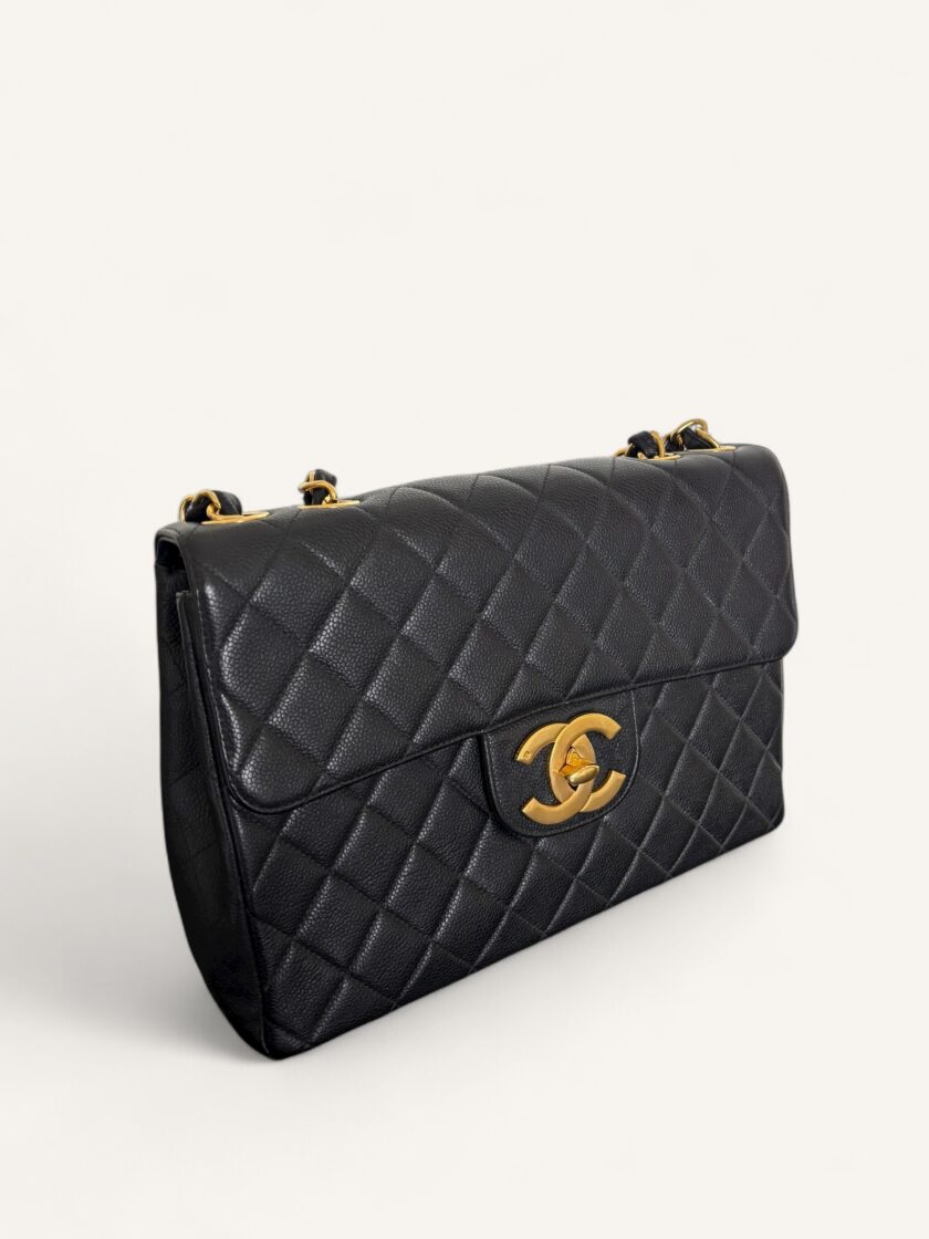 sac Chanel Jumbo vintage cuir caviar noir or 1995