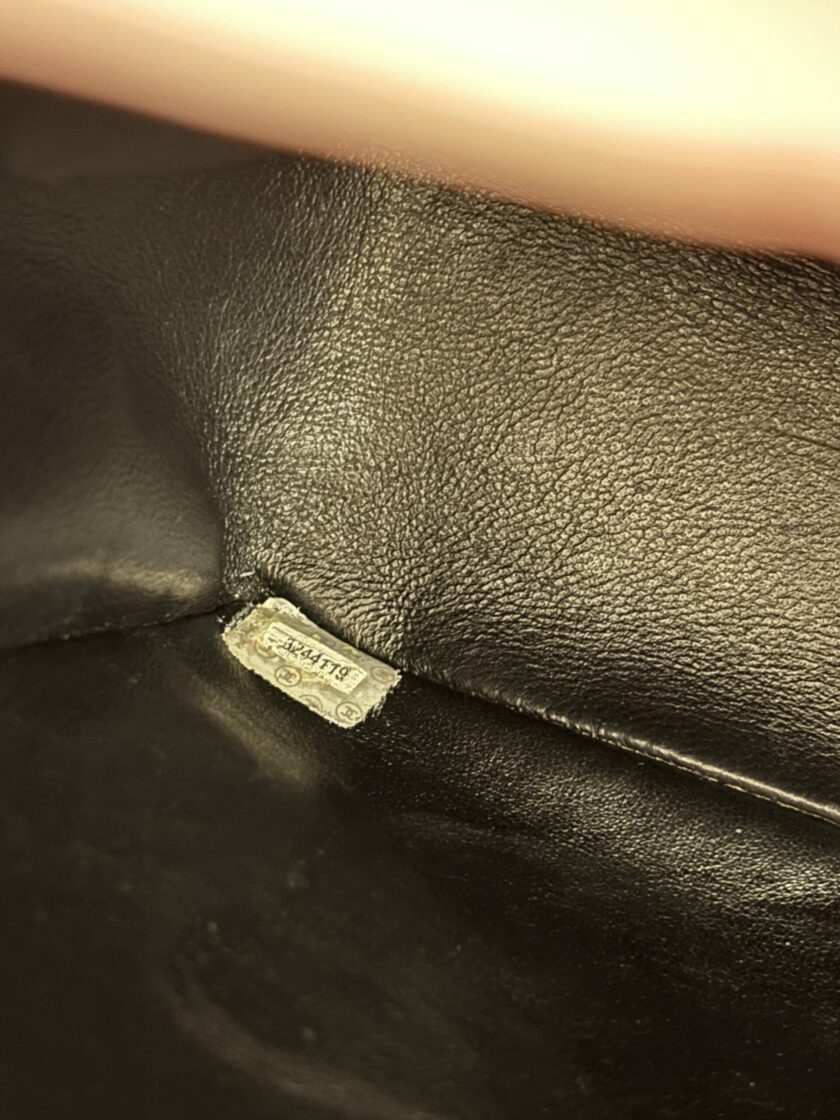 sac Chanel Jumbo vintage cuir caviar noir or 1995