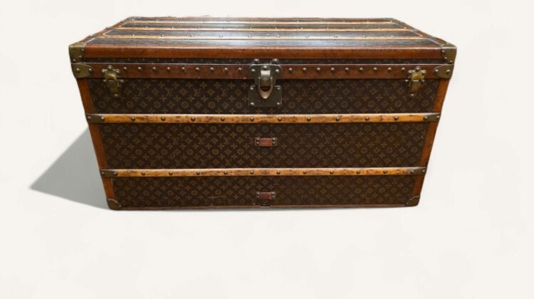 Investir dans une malle Louis Vuitton : opportunité patrimoniale ou simple effet de mode ?