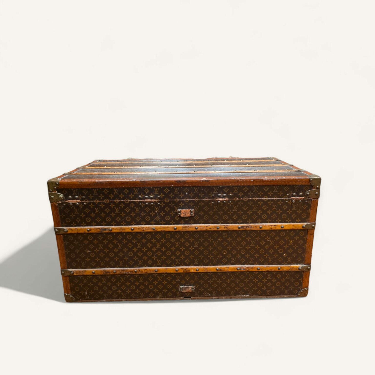 malle Louis Vuitton ancienne toile au pochoir début XXe siècle