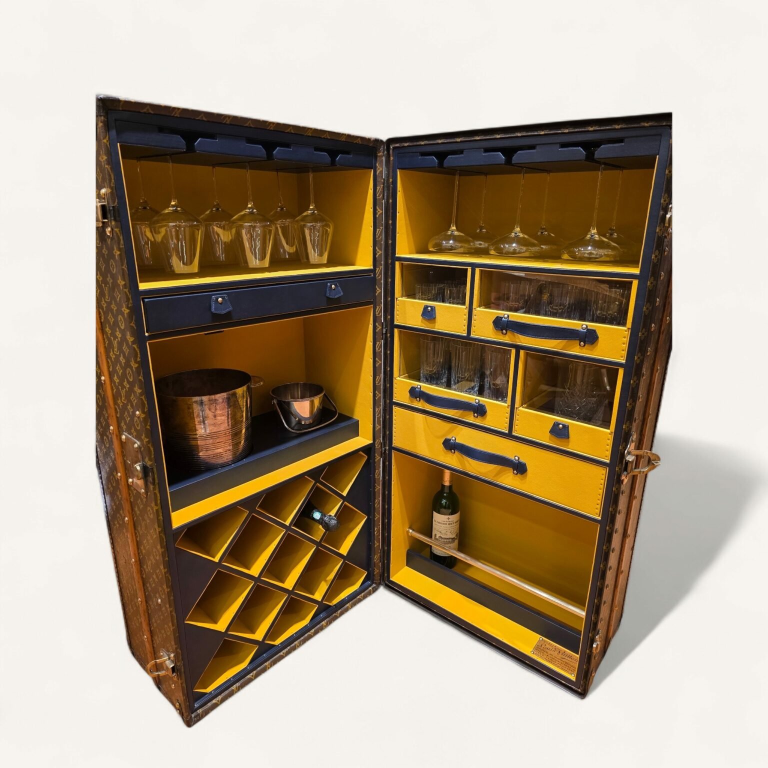 malle Louis Vuitton penderie bar vintage monogramme au pochoir