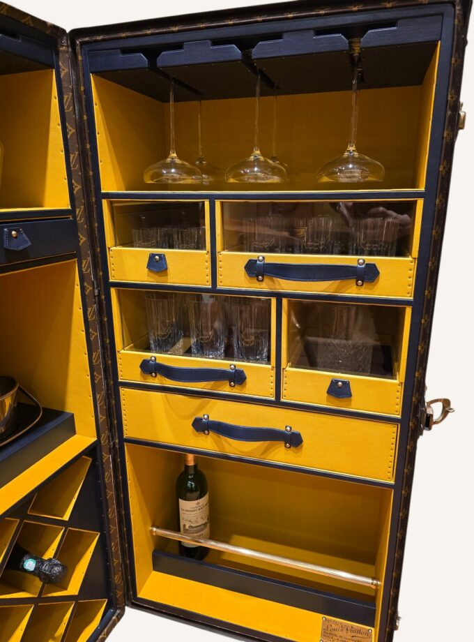 Malle Louis Vuitton Penderie Bar