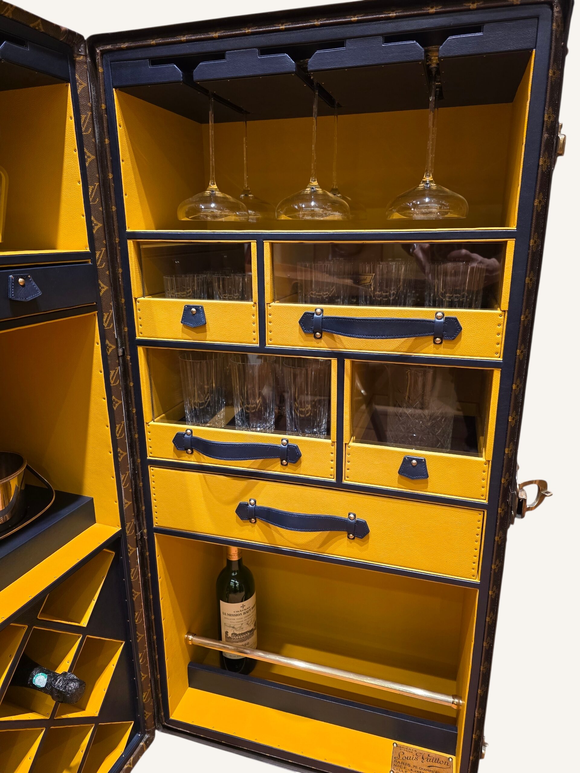 malle Louis Vuitton penderie bar vintage monogramme au pochoir