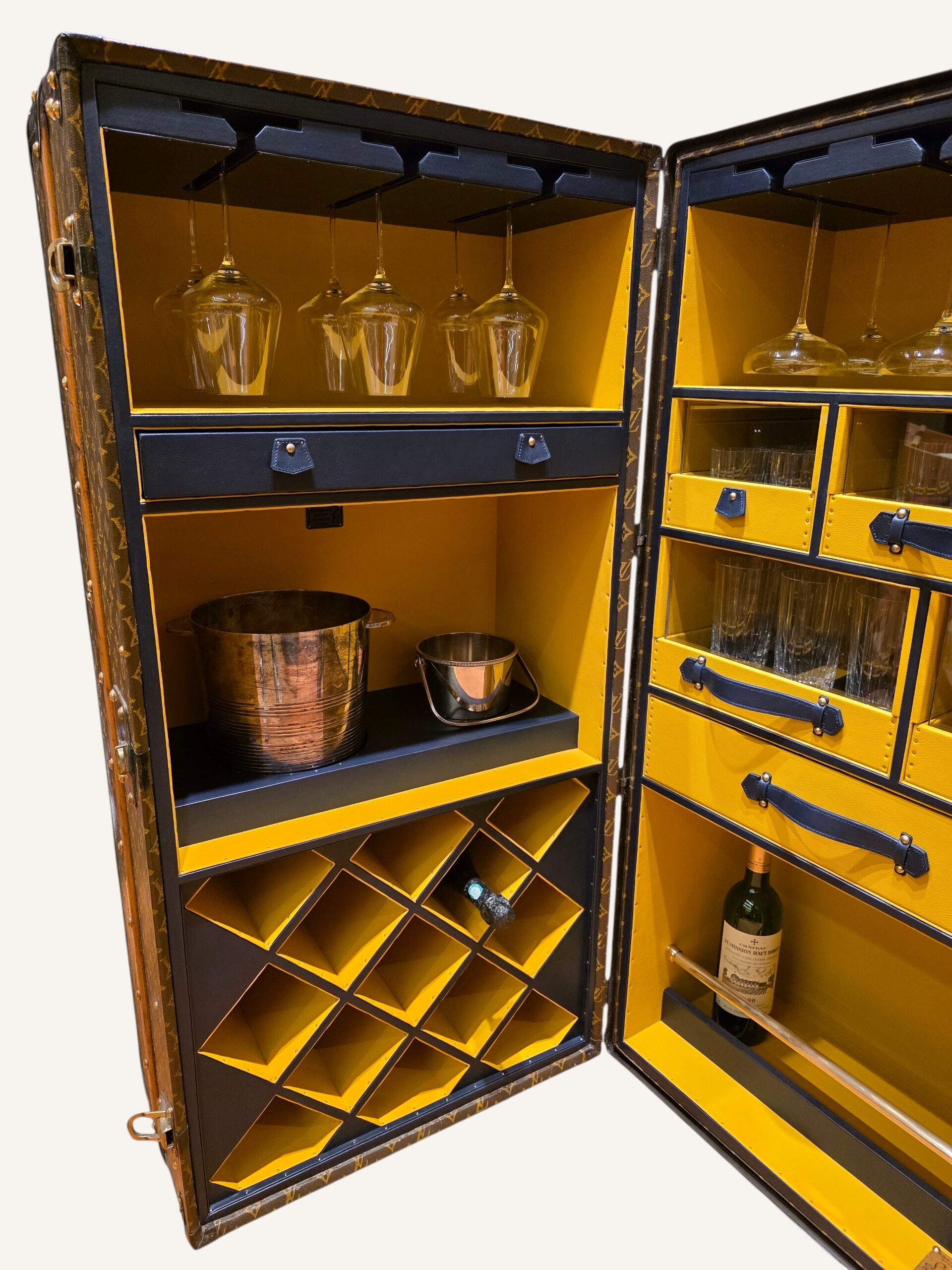 malle Louis Vuitton penderie bar vintage monogramme au pochoir