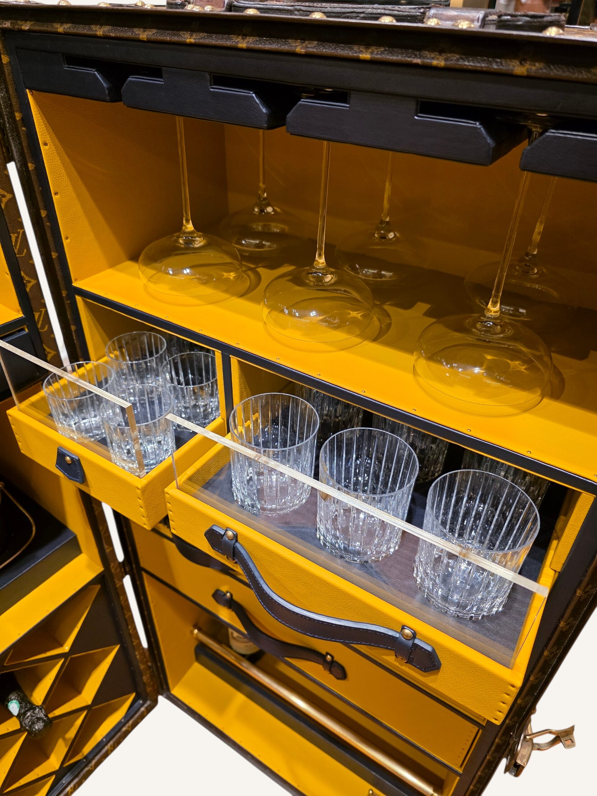 Malle Louis Vuitton Penderie Bar - Image 13