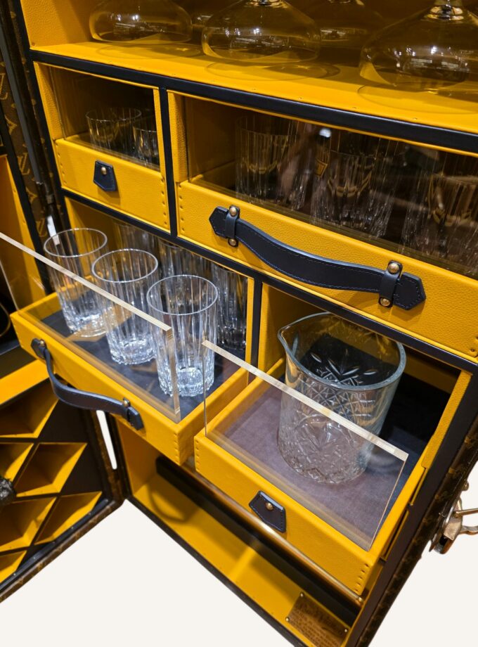 Malle Louis Vuitton Penderie Bar