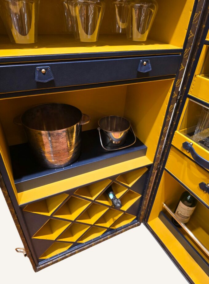 Malle Louis Vuitton Penderie Bar