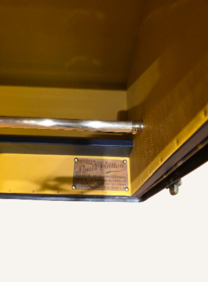 Malle Louis Vuitton Penderie Bar