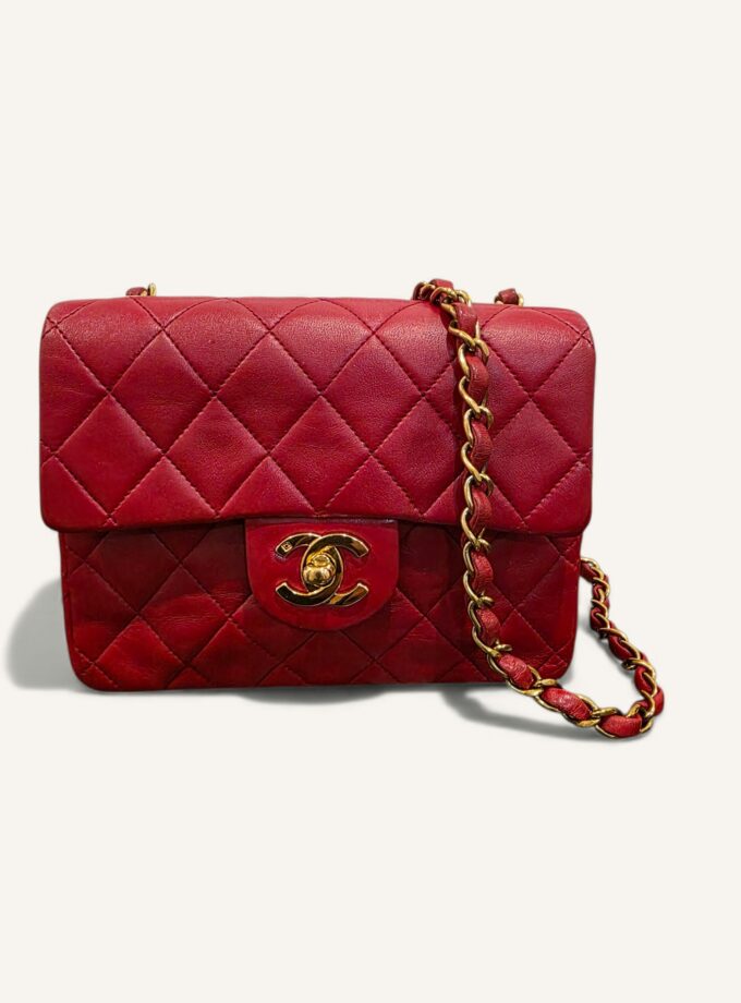 mini sac Chanel vintage rouge finitions gold