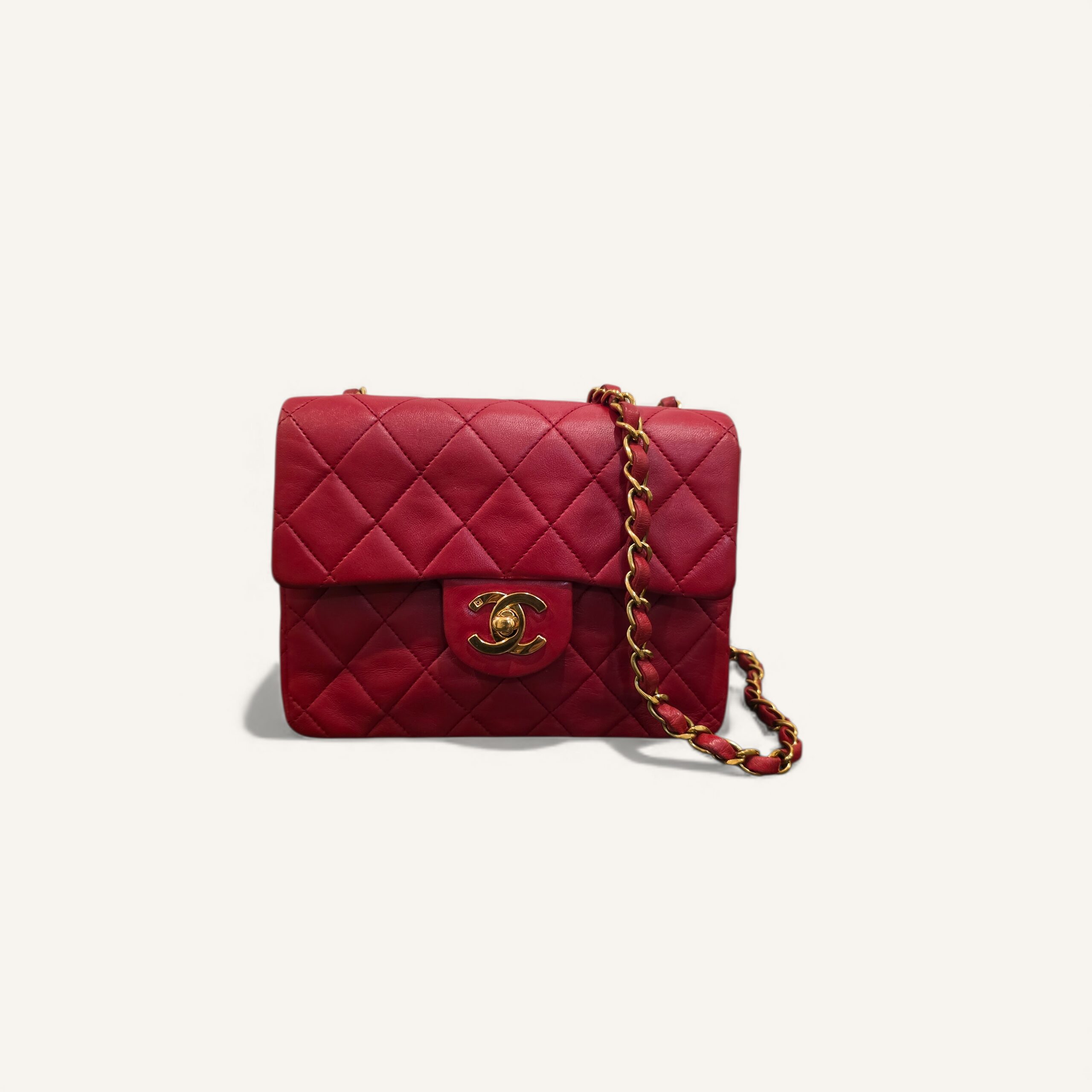 mini sac Chanel vintage rouge finitions gold