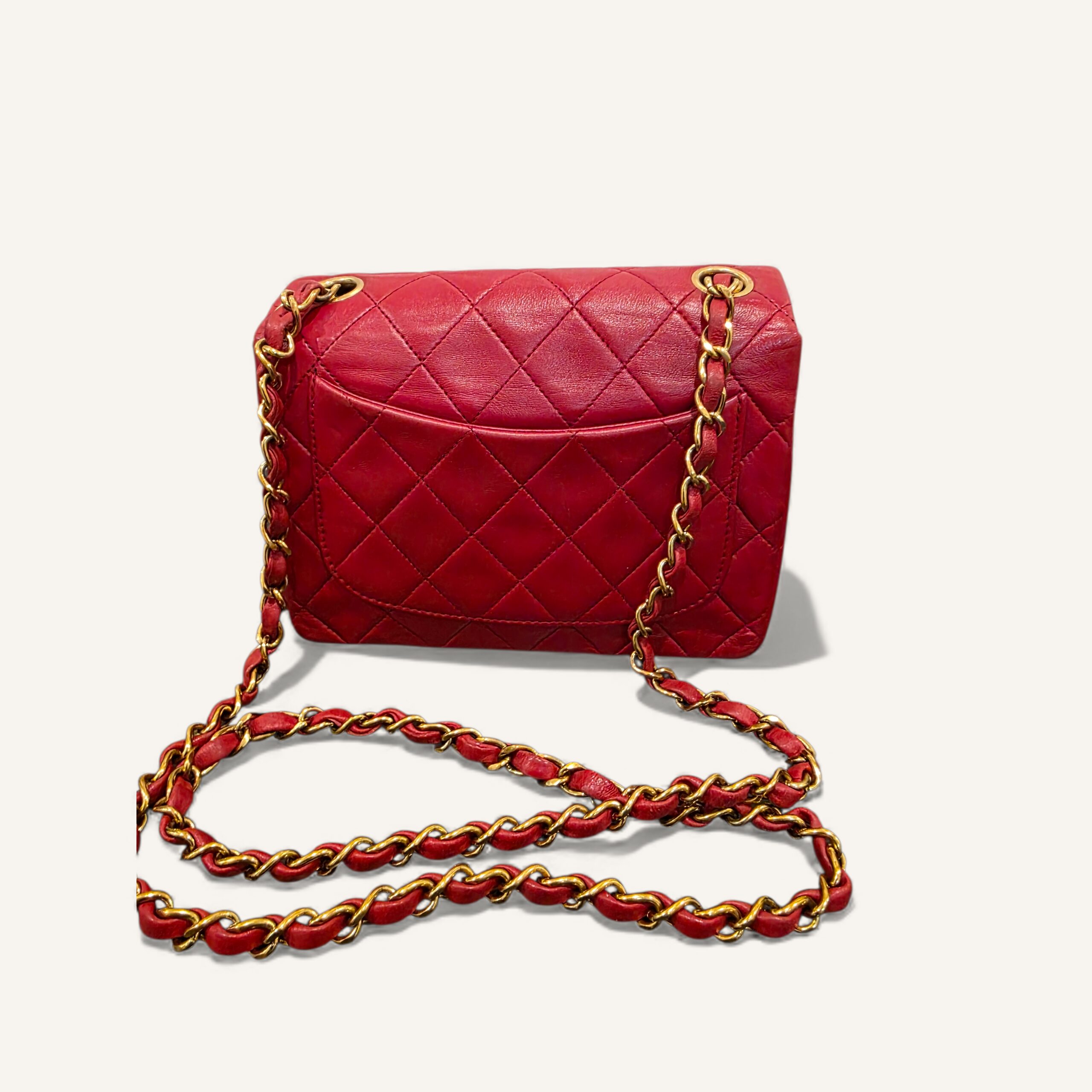 mini sac Chanel vintage rouge finitions gold