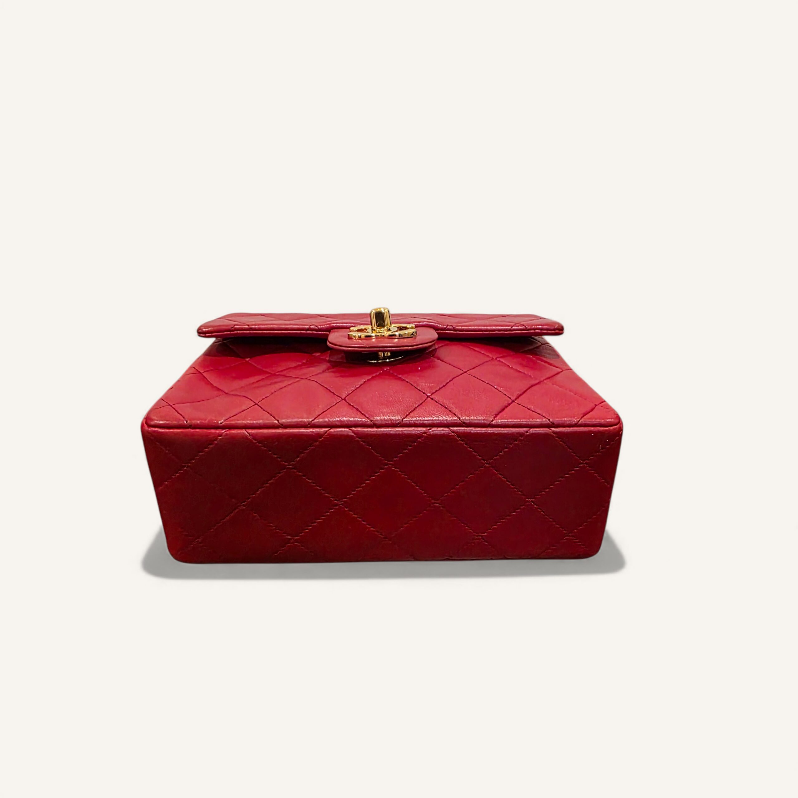 mini sac Chanel vintage rouge finitions gold