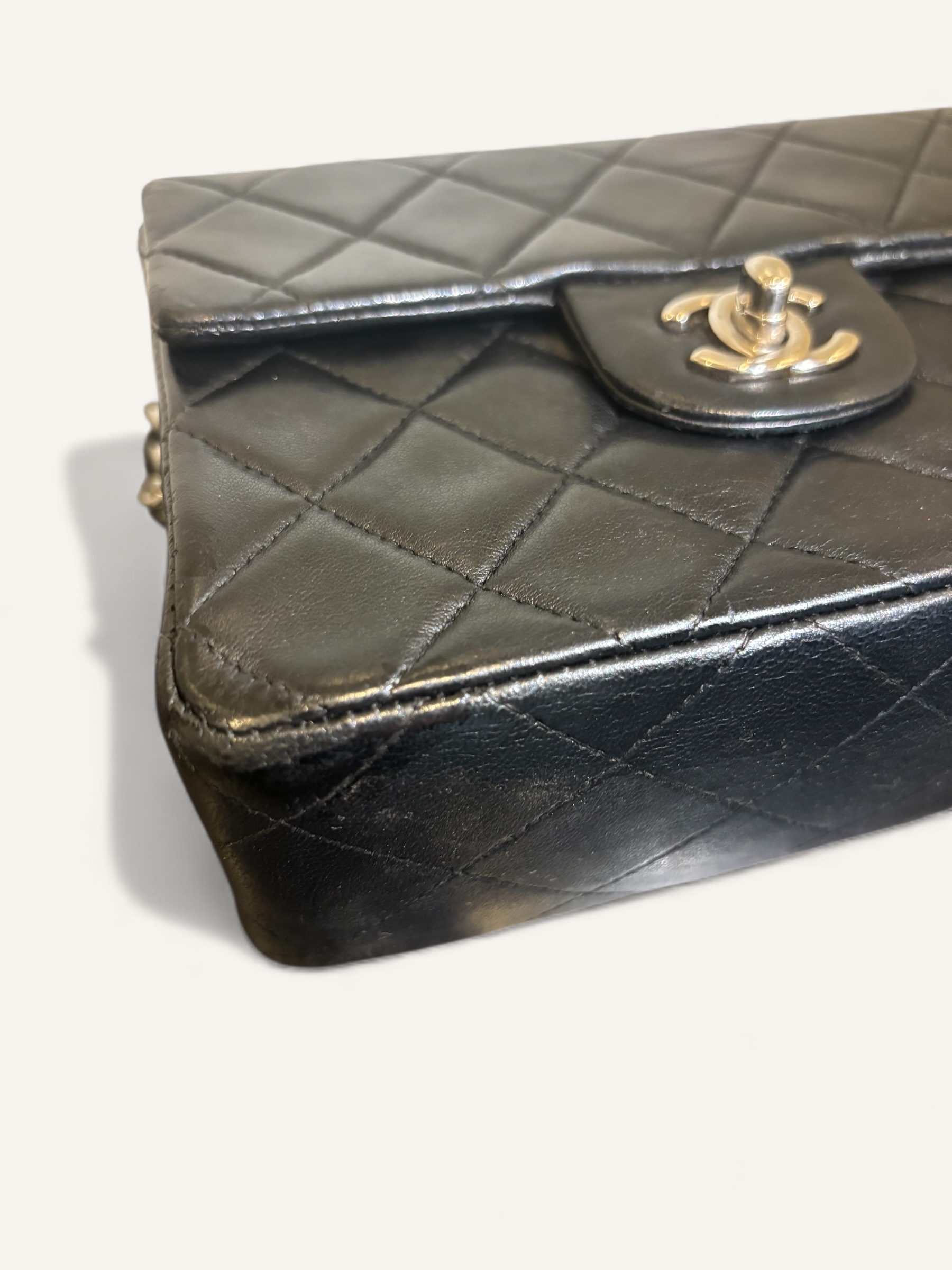 mini sac Chanel vintage noir bandoulière années 2000