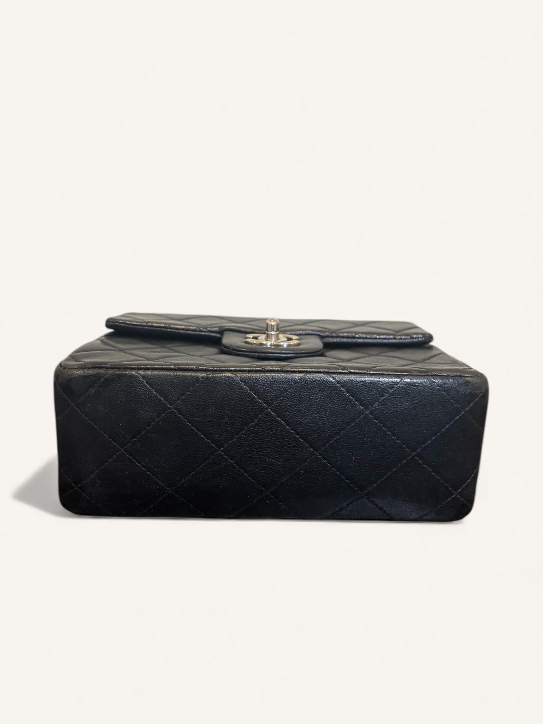 mini sac Chanel vintage noir bandoulière années 2000