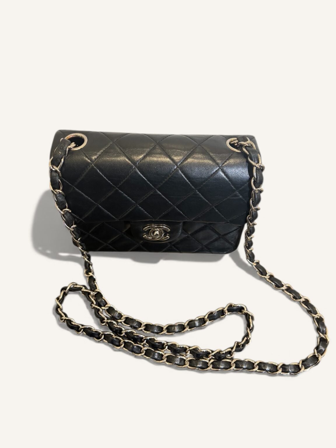 mini sac Chanel vintage noir bandoulière années 2000