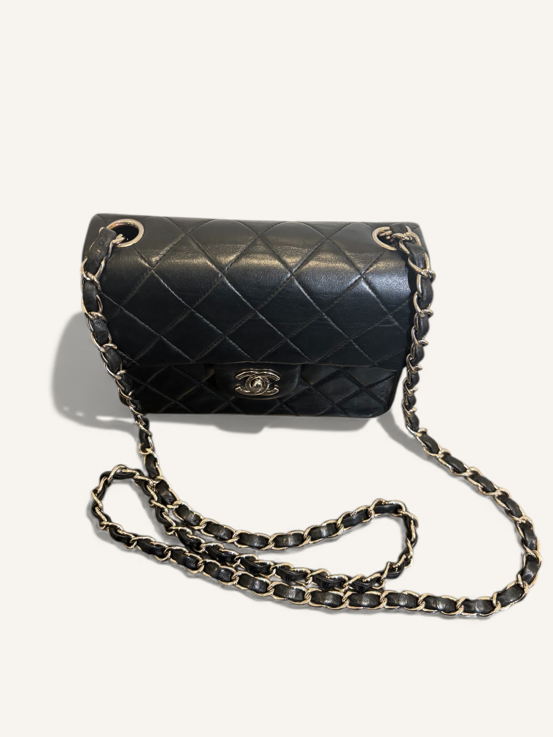 mini sac Chanel vintage noir bandoulière années 2000