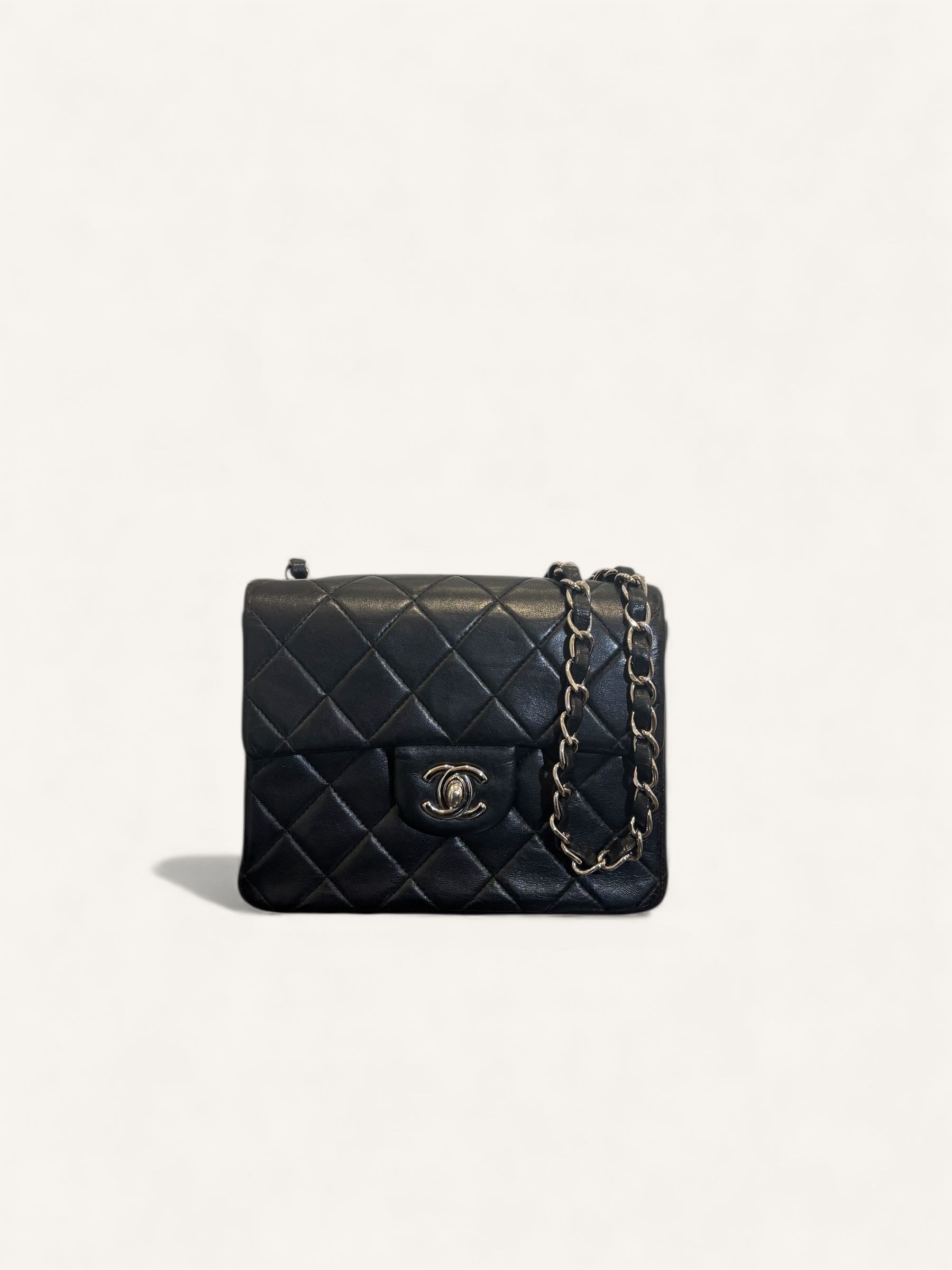 mini sac Chanel vintage noir bandoulière années 2000