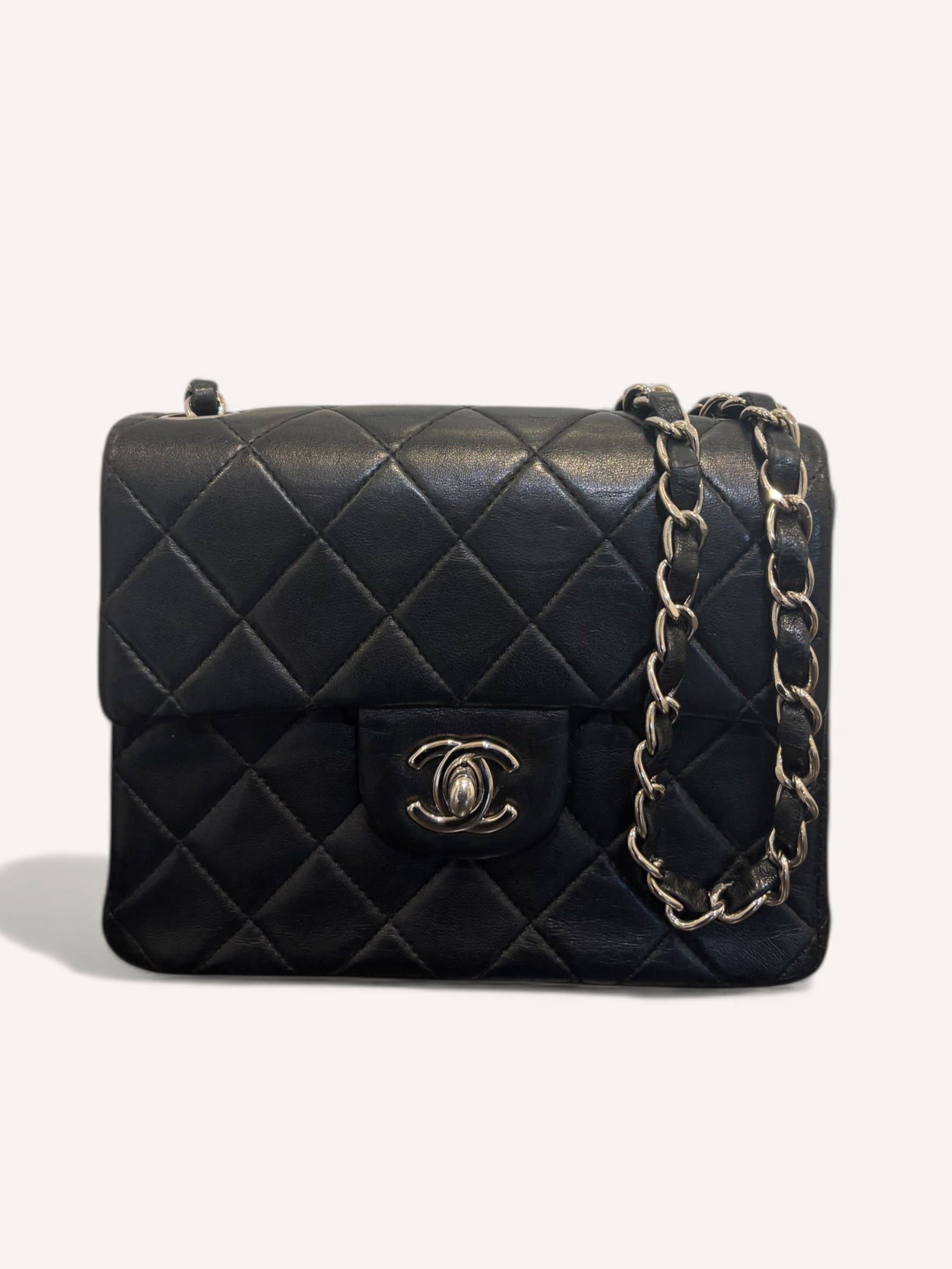 mini sac Chanel vintage noir bandoulière années 2000