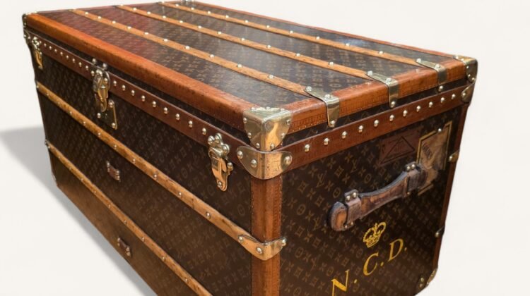 Malle Vuitton occasion : guide complet pour acheter ou vendre en toute sécurité