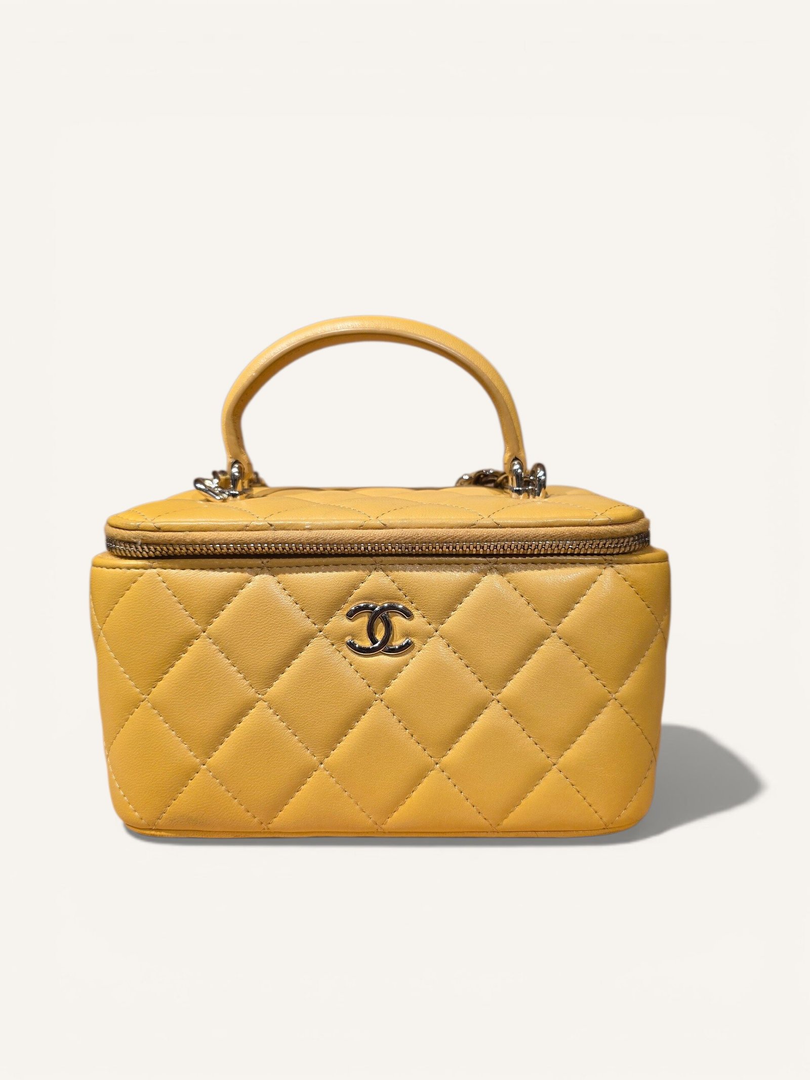sac Chanel vanity cuir agneau jaune bandoulière