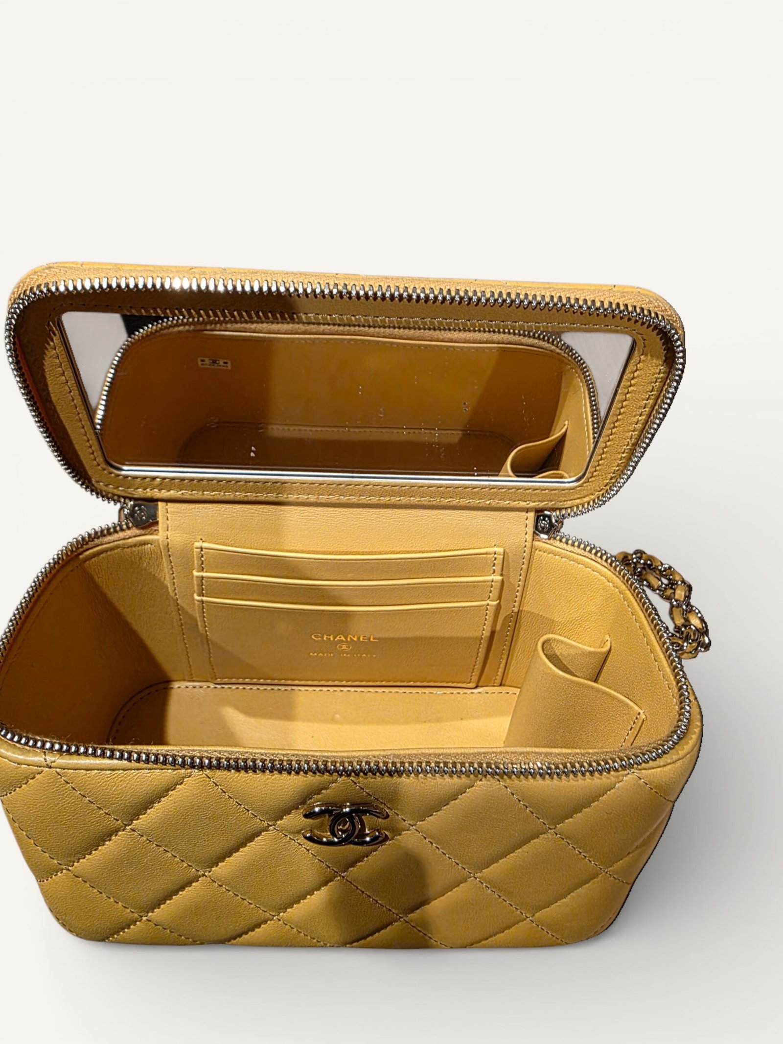 sac Chanel vanity cuir agneau jaune bandoulière