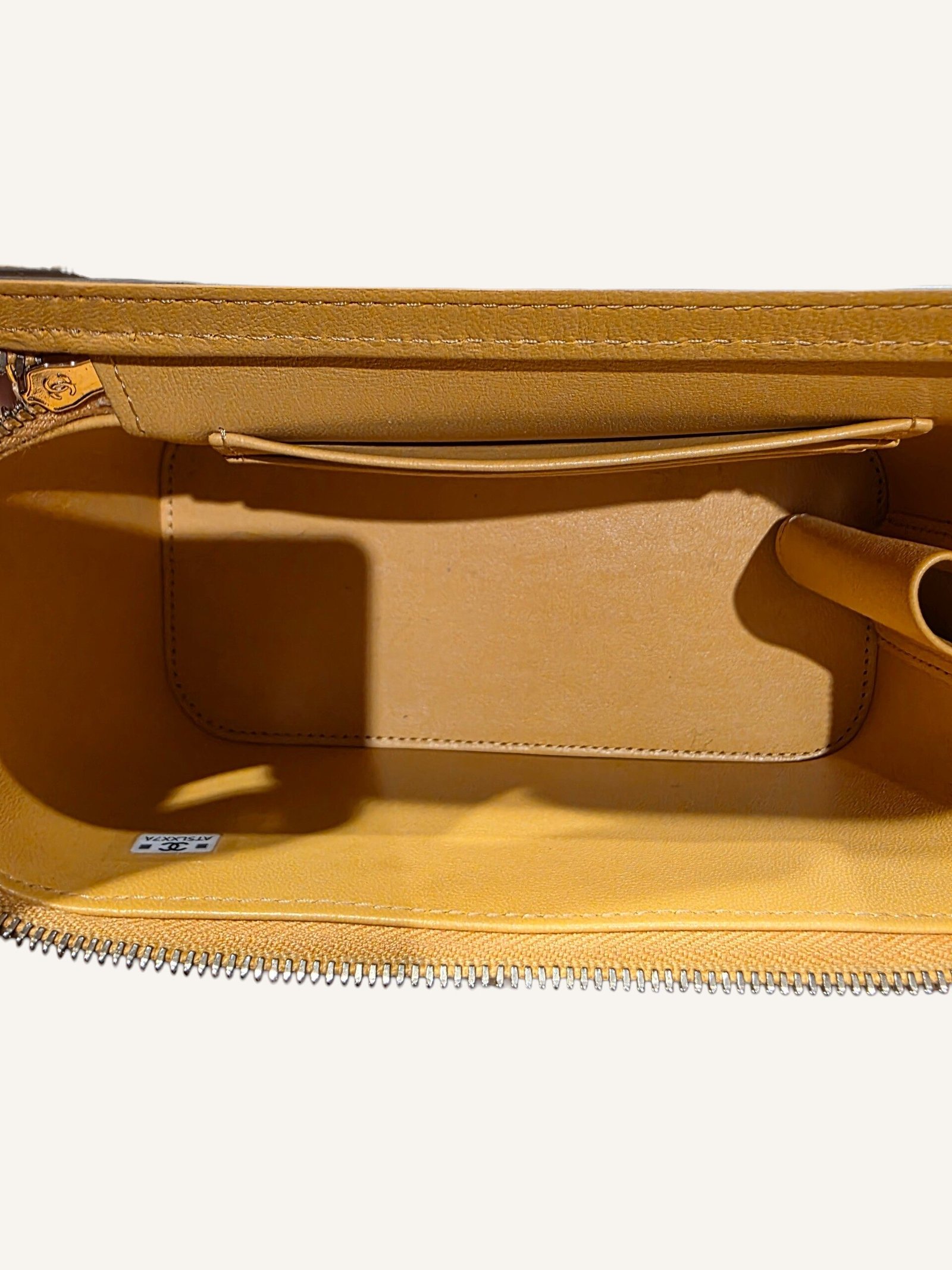 sac Chanel vanity cuir agneau jaune bandoulière