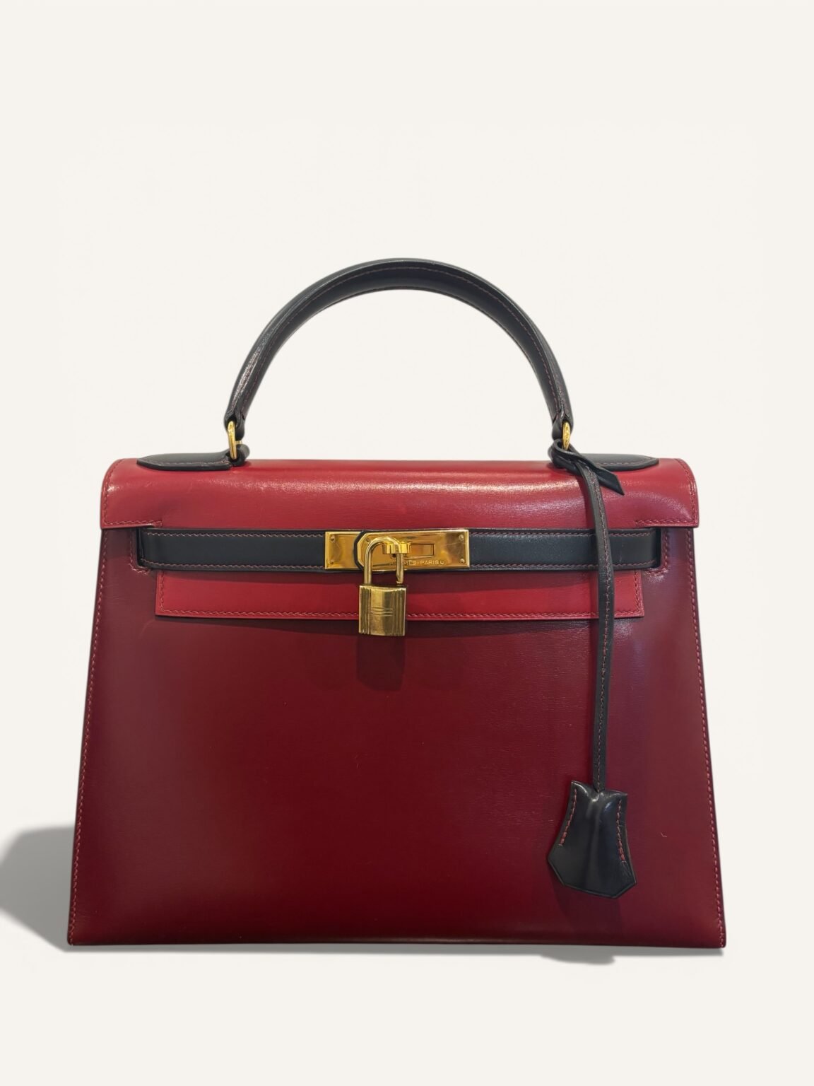 sac Hermès Kelly 28 bi color bleu marine rouge gold 1988 sac de luxe vintage pour un investissement